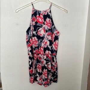 🌷CUTE SHORTS JUMPSUIT W/POCKETS FLORAL PATTERN SZ M NWOT EXCELLENT CONDITION!